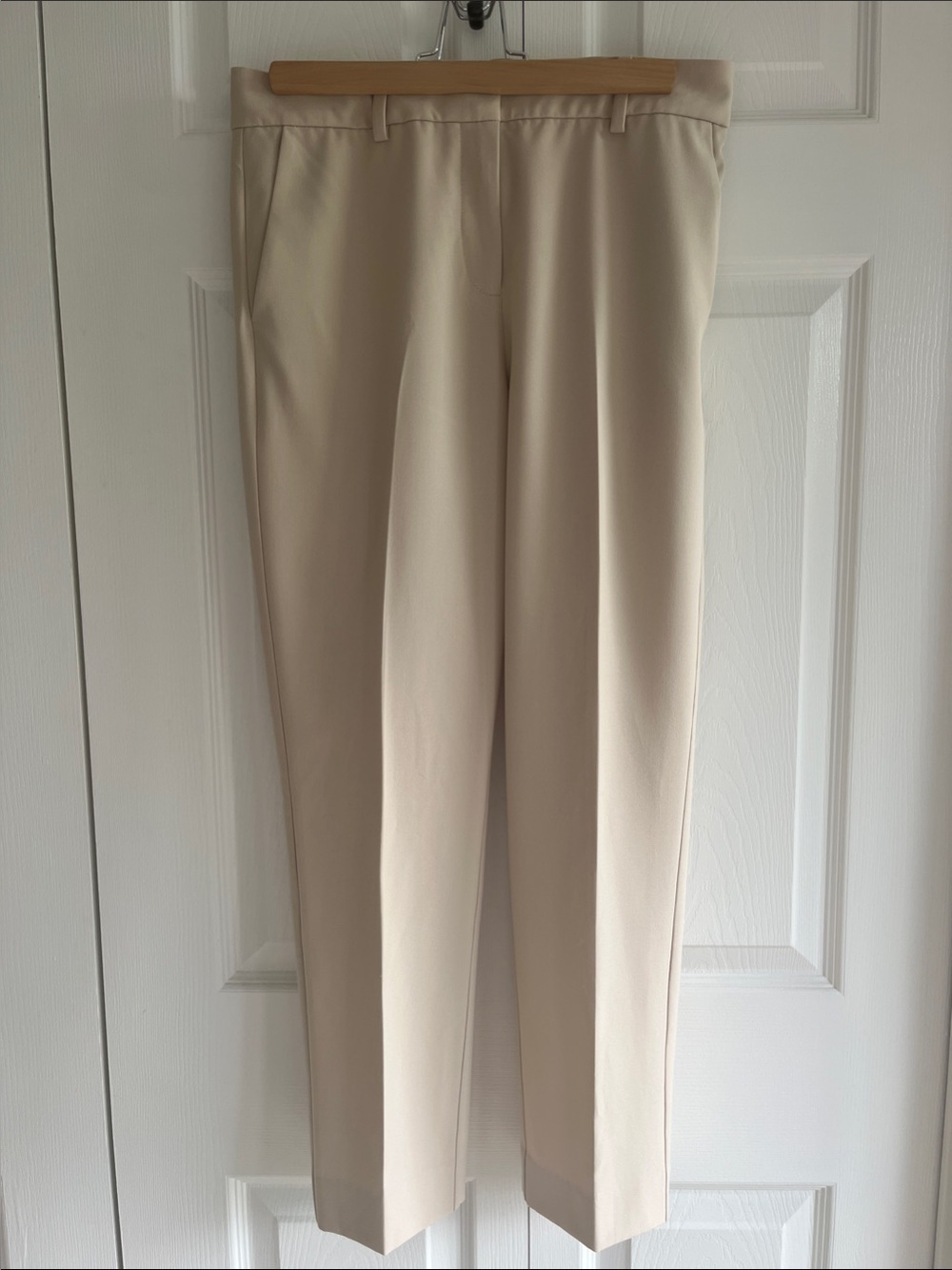 Aritzia like new Babaton Beige Straight-Leg cropped Classic Trouser EUC